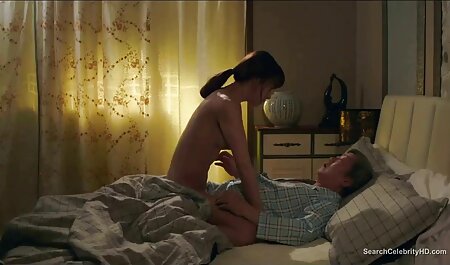 Tedere seks met gratis naakt films twee meisjes in een mooie slaapkamer