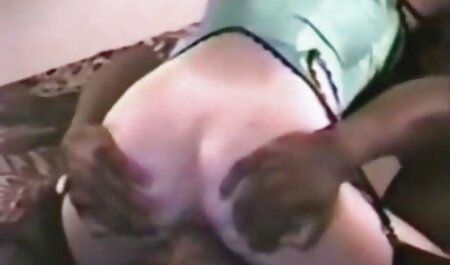 Zwarte man liet vrouwen zijn grote lul filmpjes over beffen zien en ik legde ze op de bank